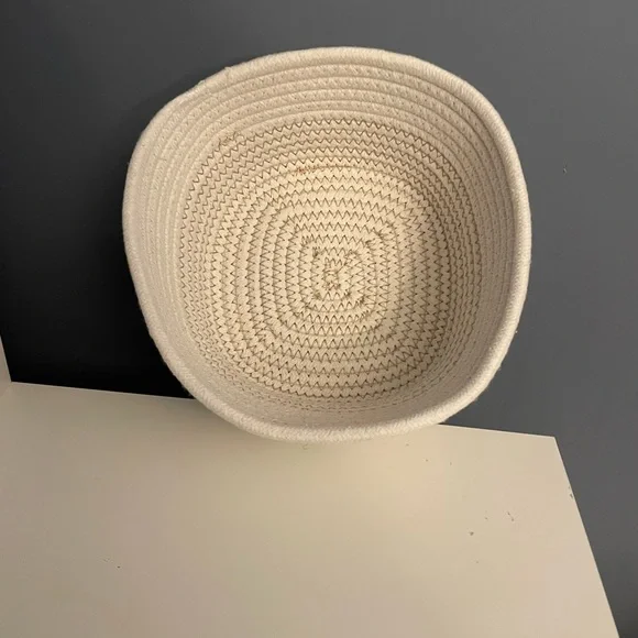 Coiled Rope Square Storage Basket, bottom 7x7 inches, beige, brand new - Picture 5 of 6